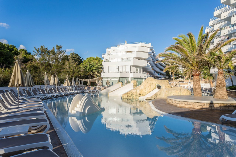 Fergus Style Cala Blanca Suites 4*