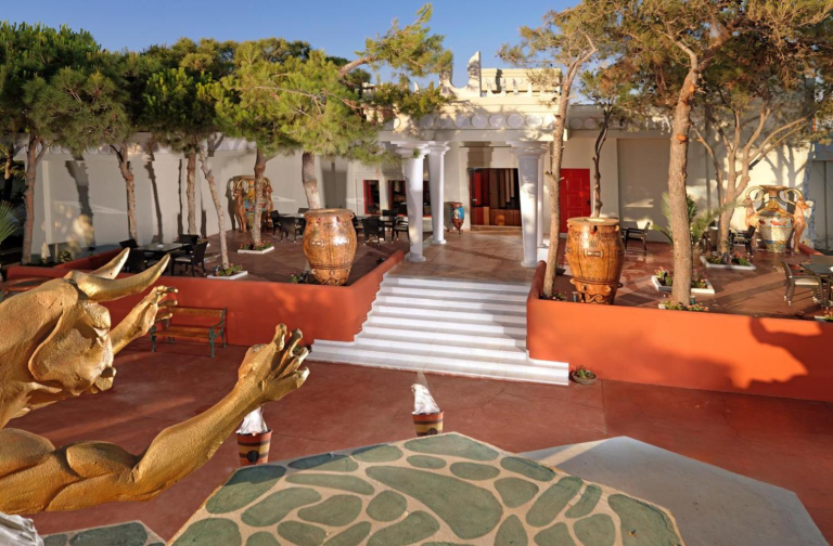 Out Of The Blue Resort & Spa