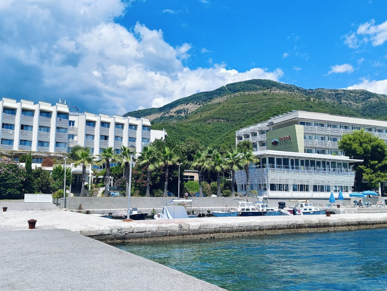 Carine Hotel Delfin