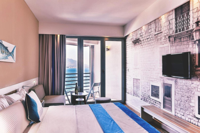 Carine Hotel Delfin