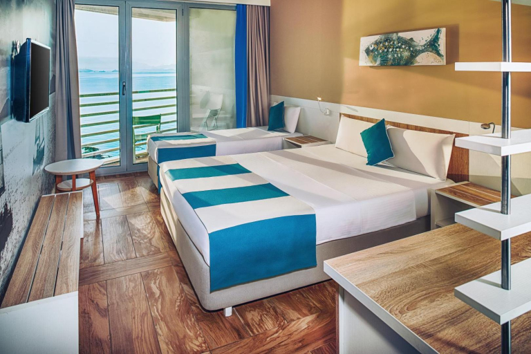 Carine Hotel Delfin