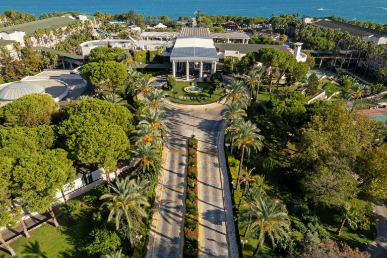 Dobedan World Palace