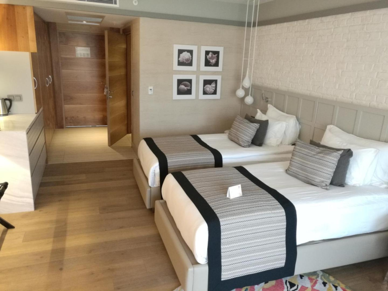 Acanthus & Cennet Barut Collection