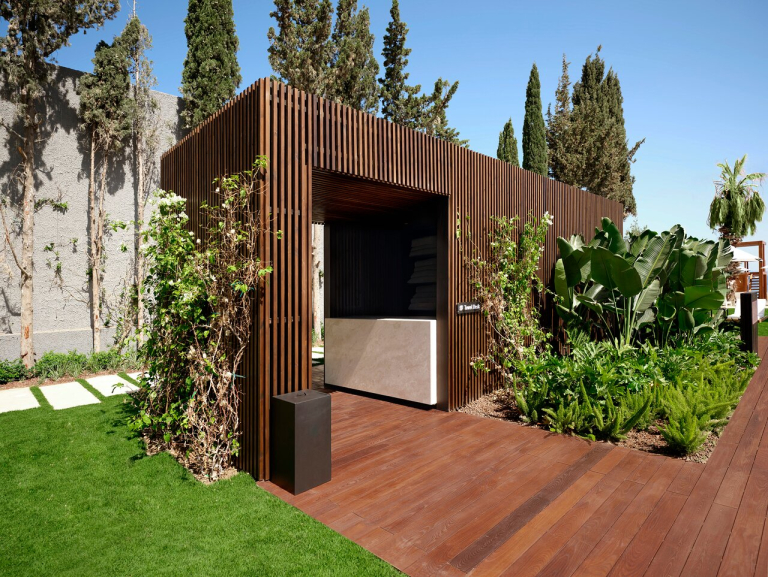 Caja by Maxx Royal