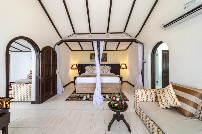 PrideInn Flamingo Beach Resort & Spa