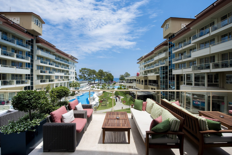 Akra Kemer
