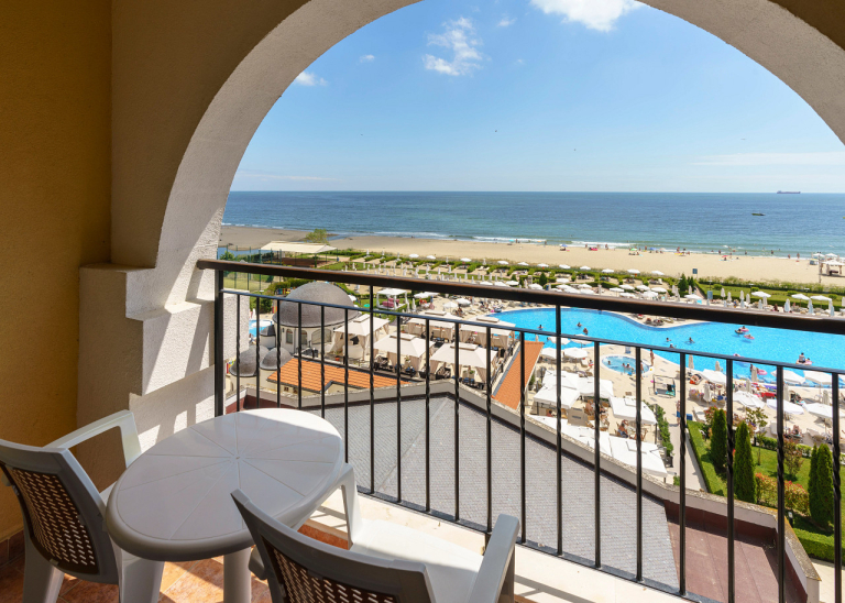 Alua Helios Bay