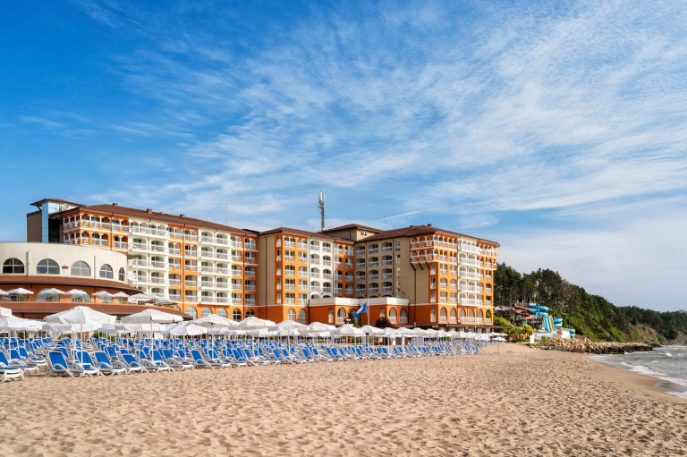 Sol Luna Bay Resort