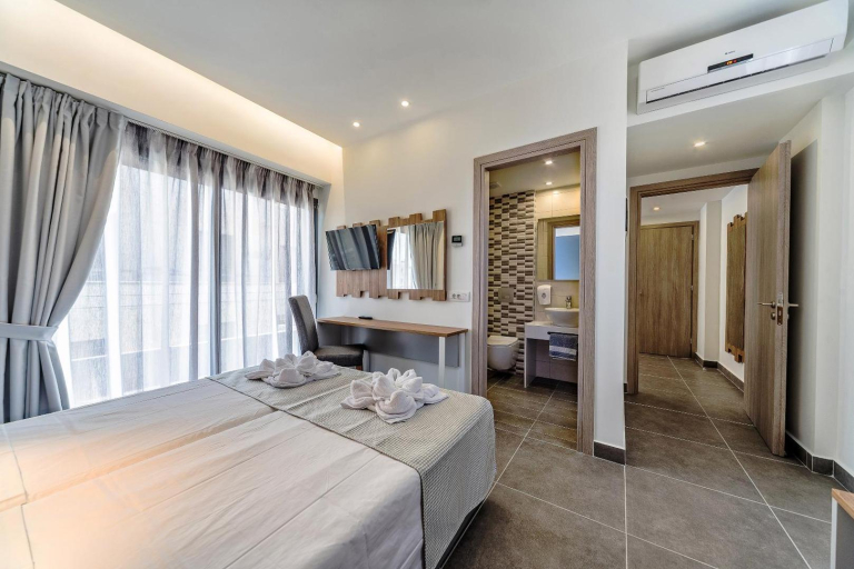 Pollis Hotel