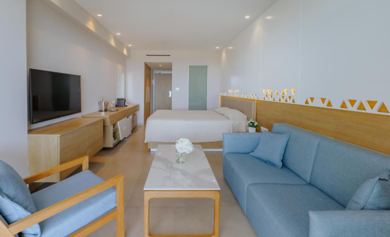 Tasia Maris Seasons Hotel