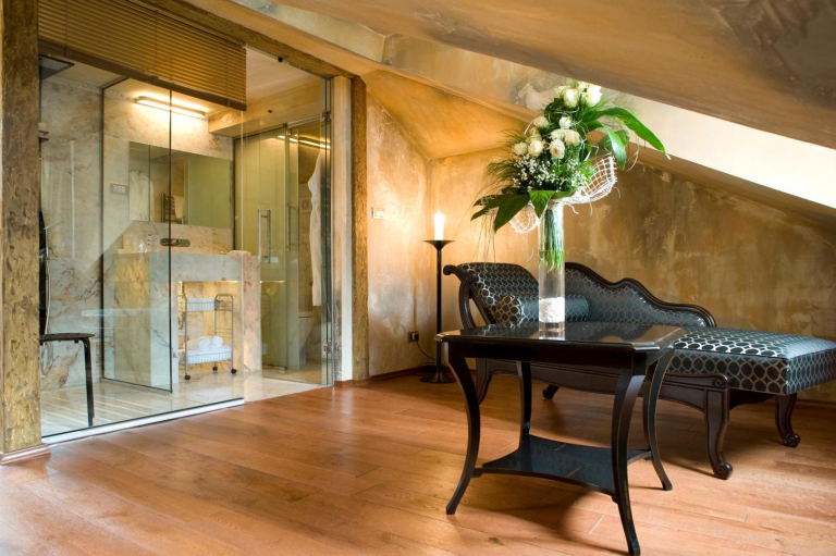 Astoria Boutique Hotel