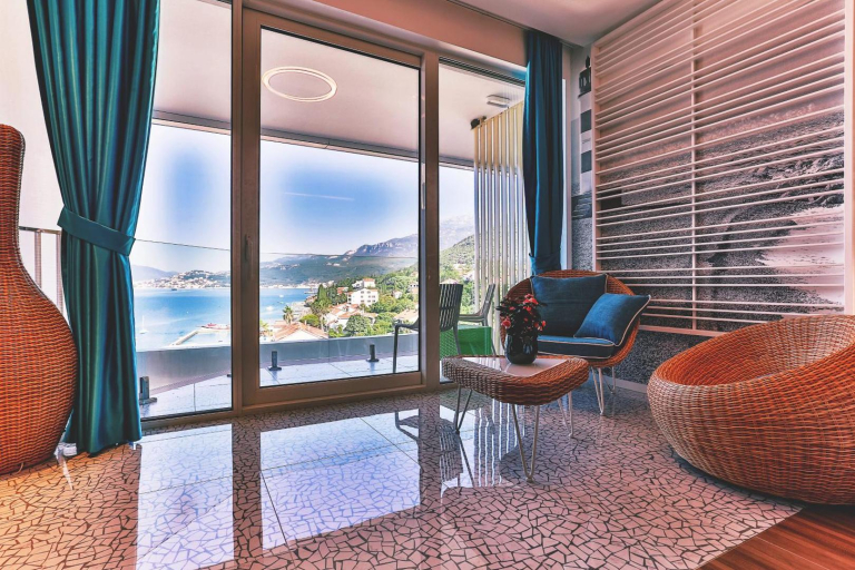Carine Hotel Kumbor Superior