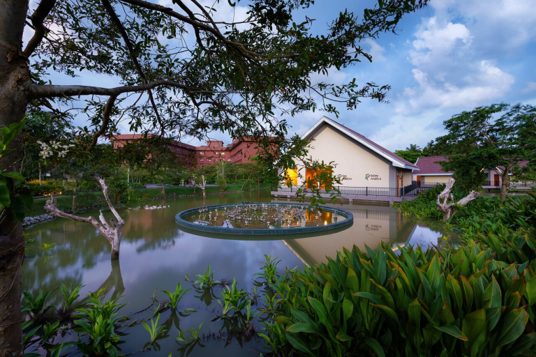 Araliya Beach Resort & Spa