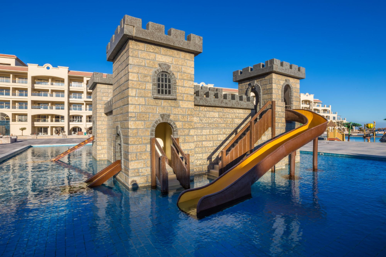 Albatros White Beach Resort