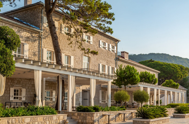 Lazure Hotel & Marina