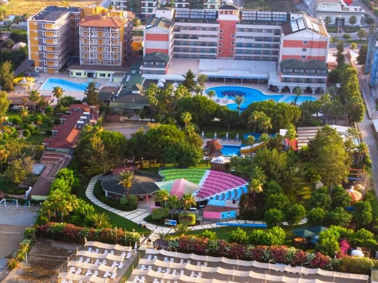 Insula Resort & Spa