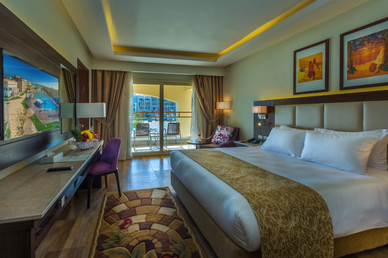Albatros White Beach Resort