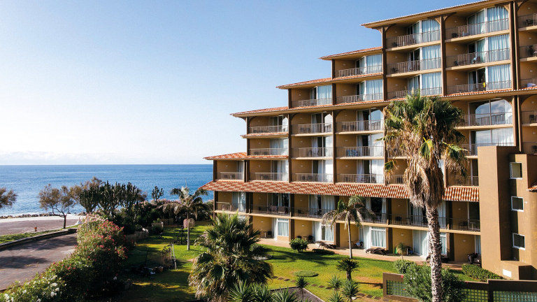 Four Views Oasis  4*