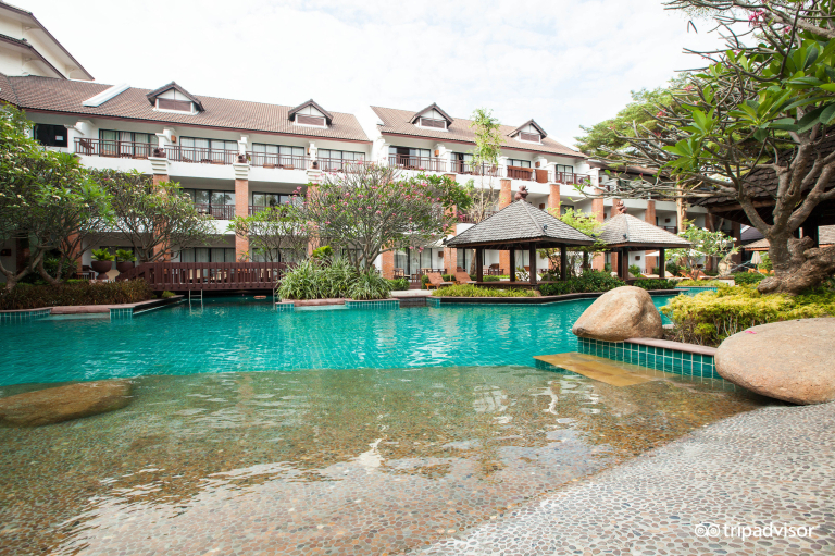 Woodlands Hotel & Resort