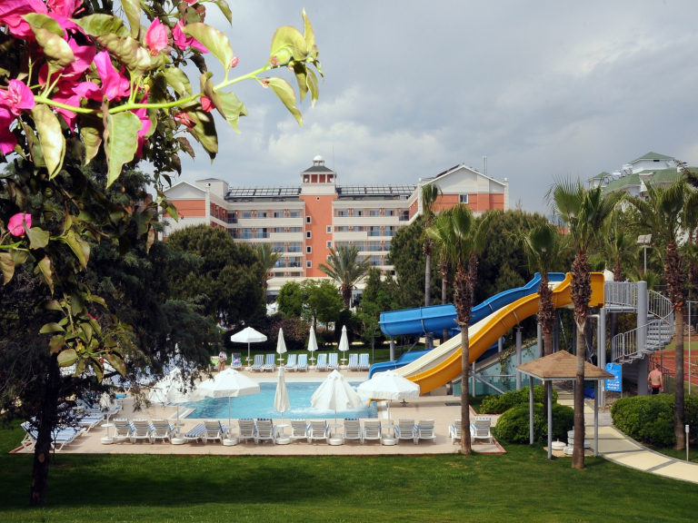 Insula Resort & Spa