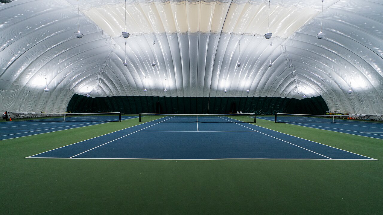 The GrandResort Limassol Cyprus tenisa korti arēnā