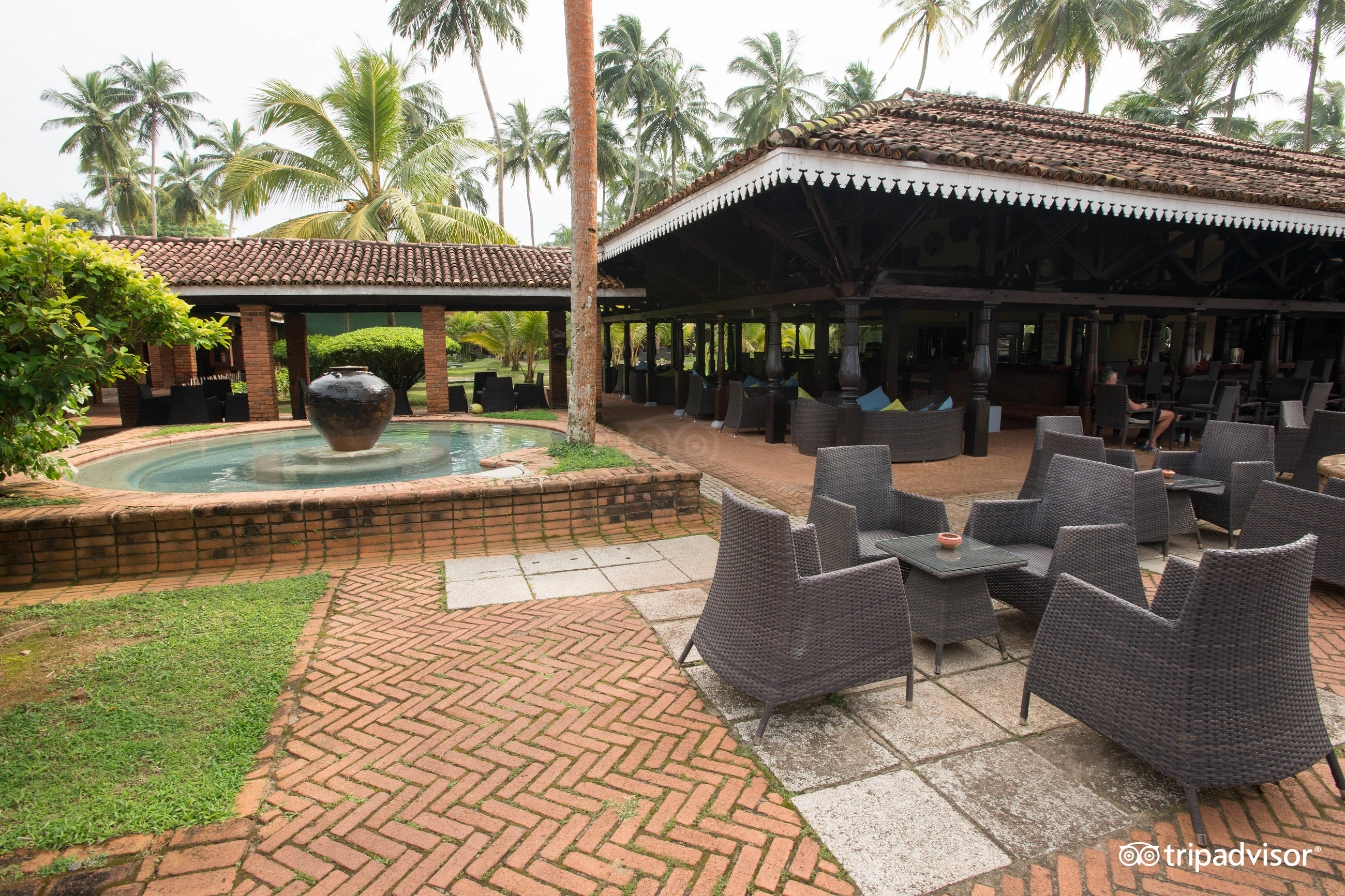 Āra terase ar baseinu viesnīcā Club Bentota.